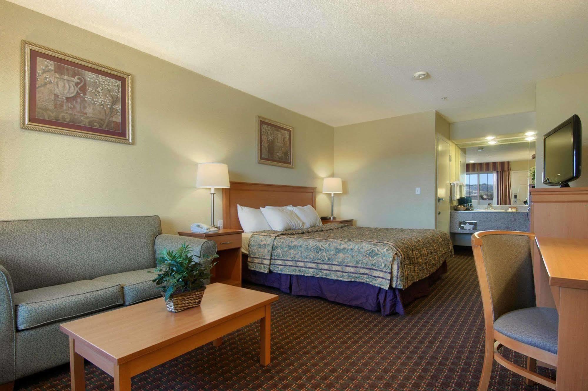 Days Inn By Wyndham Hayward Airport Værelse billede